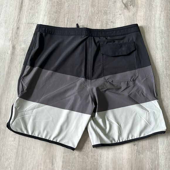 Outerknown Tasty Scallop Mid-Length Swim Shorts Trunks - Men’s Size‎ 36 - Picture 5 of 12